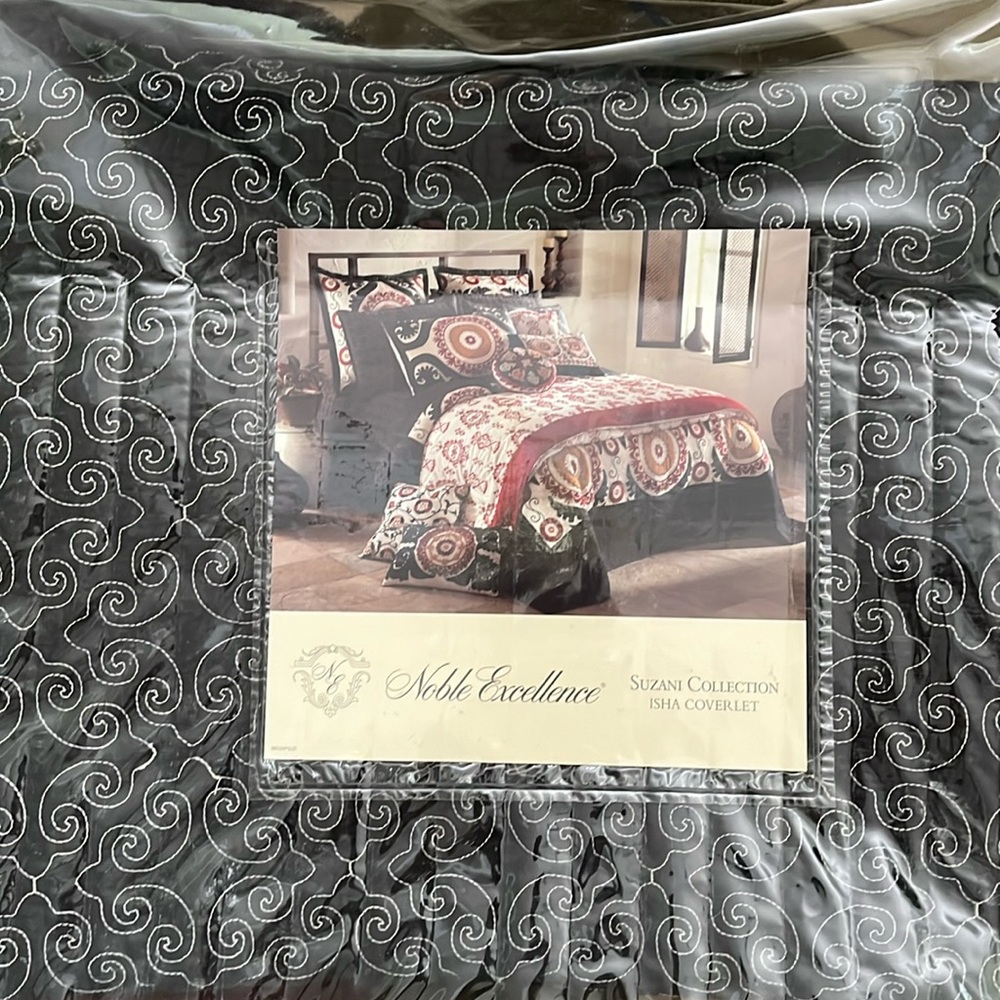 NEW Noble Excellence Coverlet